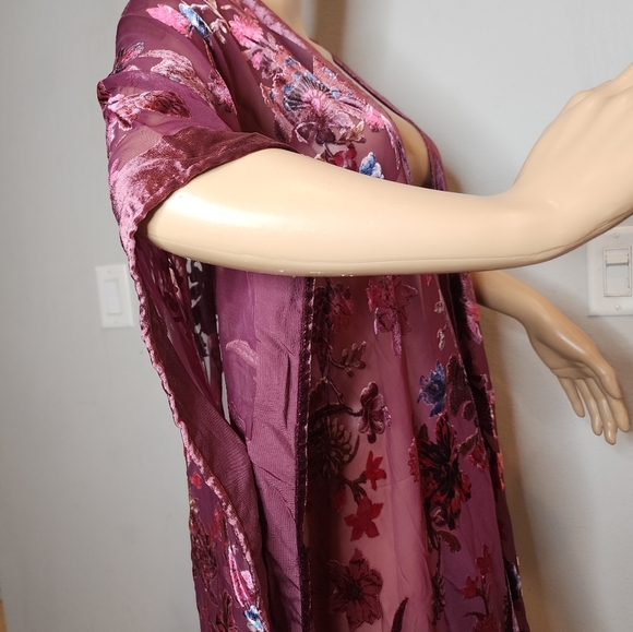 NWT Torrid Burnout Velvet Kimono Burgundy Floral size 00/0 M/L - Picture 4 of 16